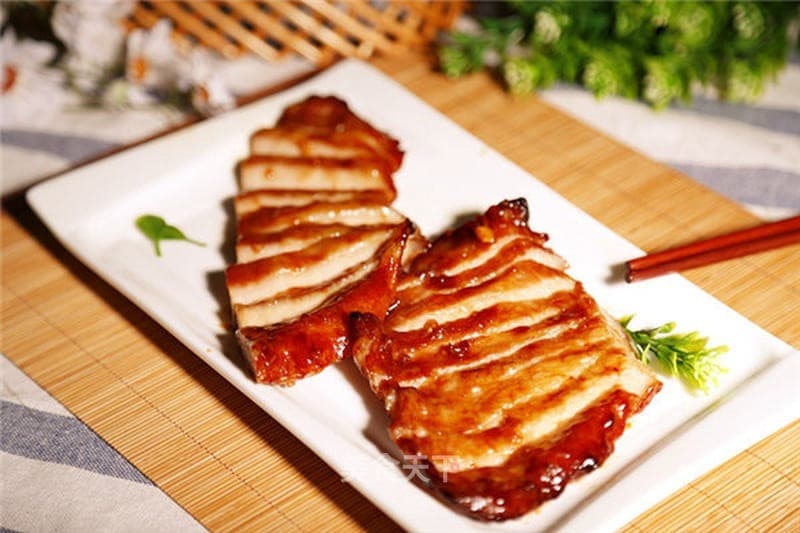 Thịt xá xíu với hương vị đậm đà, màu sắc bắt mắt