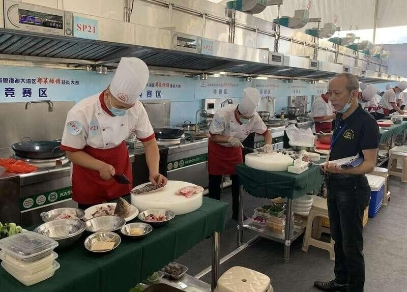 Kỹ thuật nấu nướng khéo léo của đầu bếp Quảng Đông