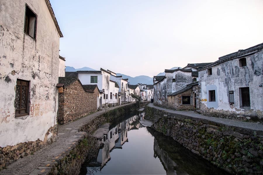 Lối nhỏ lát đá ở Long Môn cổ trấn