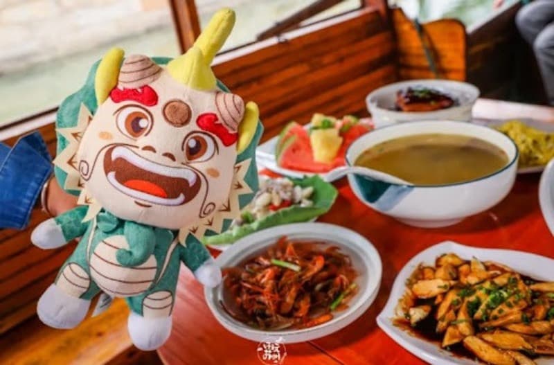 Trải nghiệm ẩm thực trong không gian cổ trấn