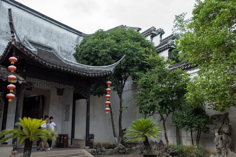 Tham quan nhà cổ, biệt phủ và công trình lịch sử