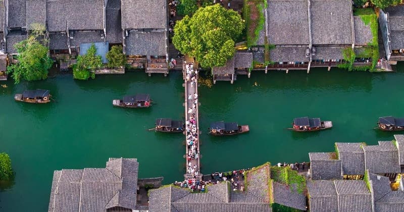 Dạo bộ trong không gian cổ trấn