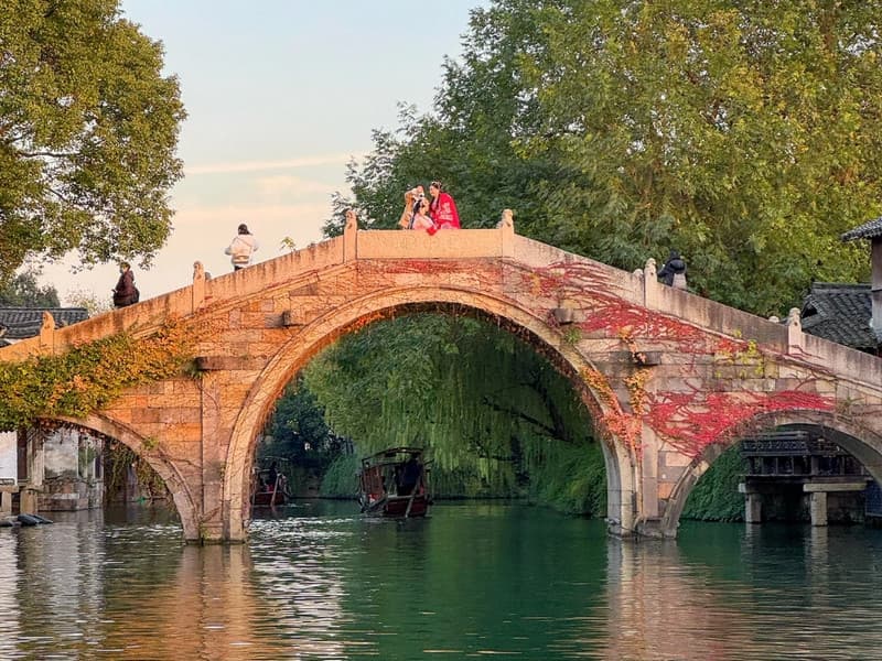 cầu thủy mặc ô trấn