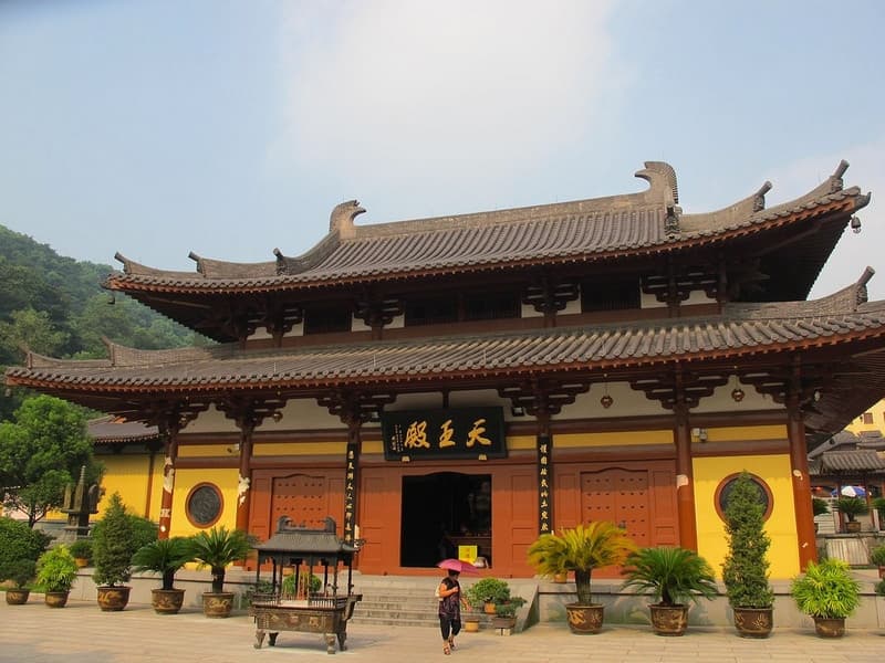 điện thiên vương linh ẩn tự