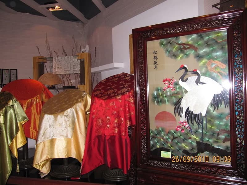 thêu lụa tô châu