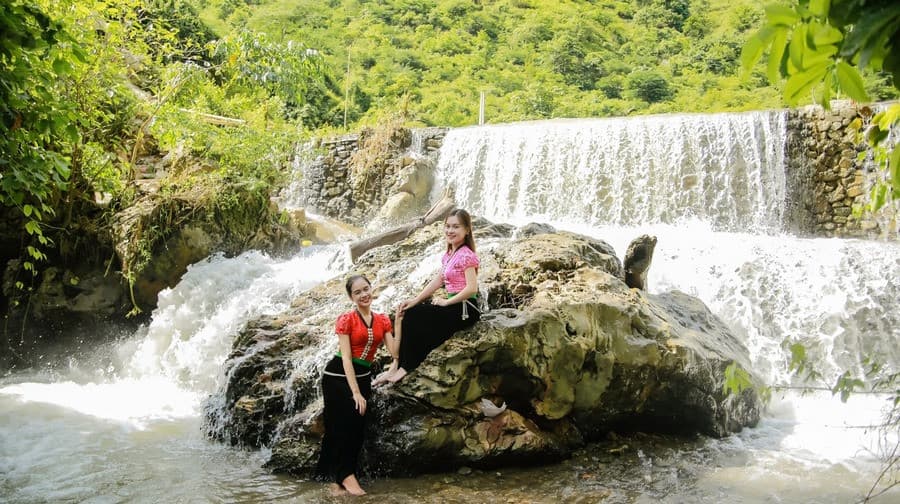 Du lịch cộng đồng ở khu suối bản