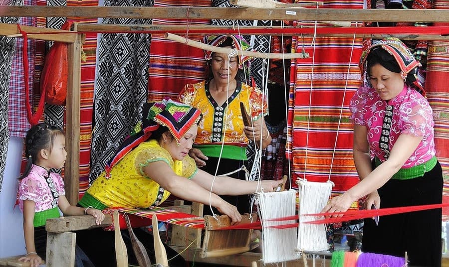 Dệt vải cùng người Thái