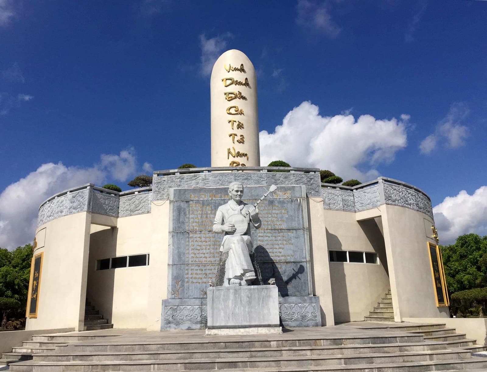 Khu tưởng niệm Cao Văn Lầu