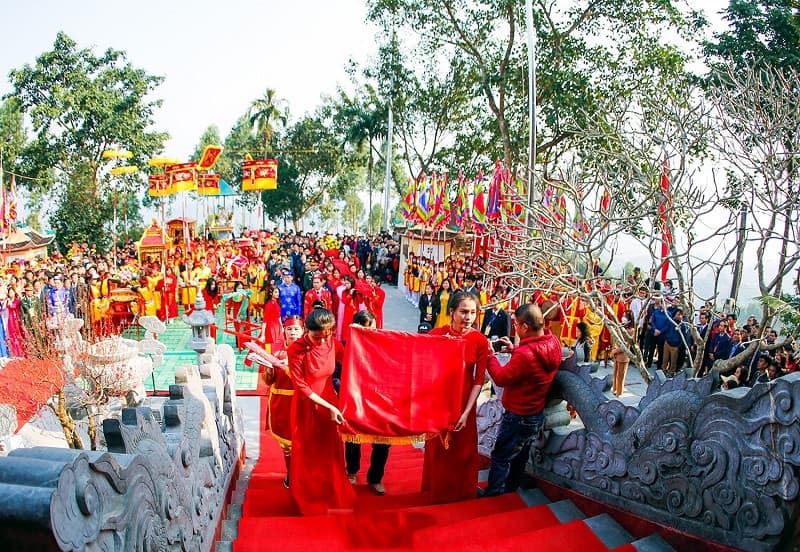 lễ hội đèn thác bà