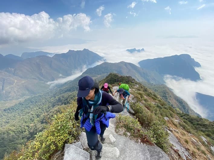 Có nên thuê porter và guide địa phương khi đi Kỳ Quan San