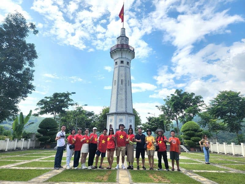 Cột cờ Lũng Pô Bát Xát Lào Cai