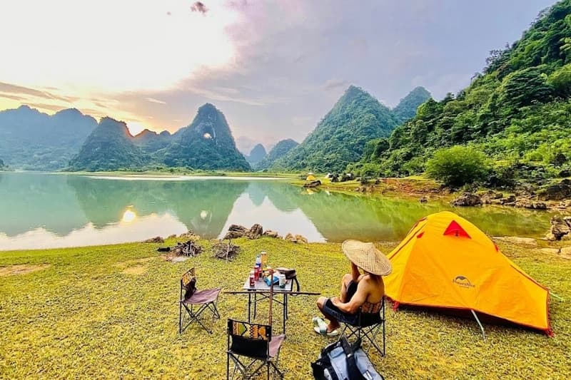 dã ngoại núi mắt thần