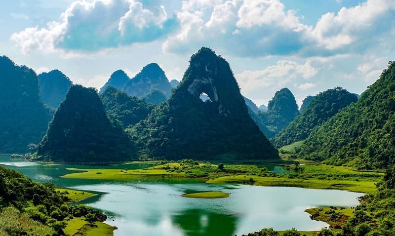 núi mắt thần cao bằng