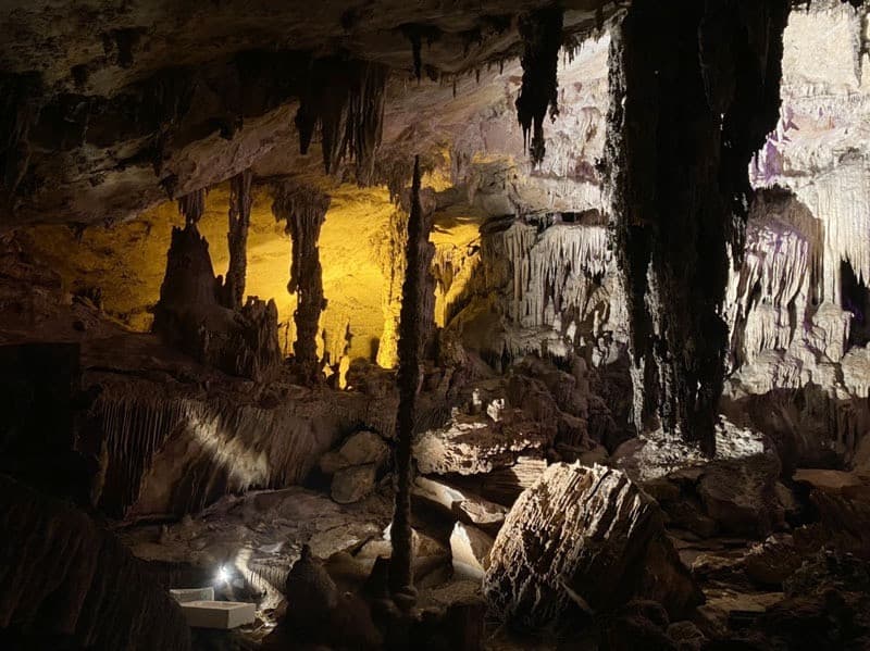 Câu chuyện gắn liền với động Hua Mạ