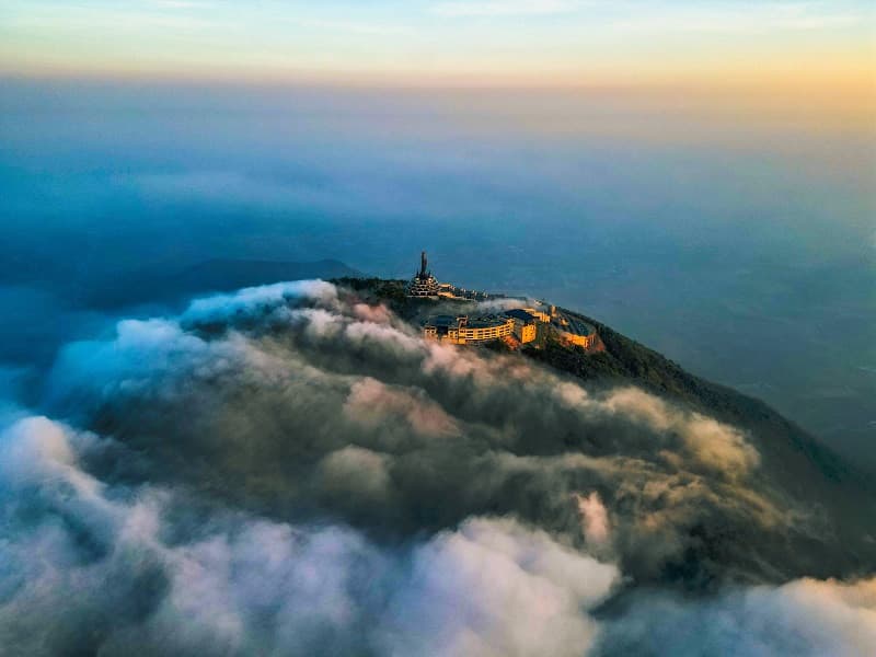 dỉnh núi bà đen