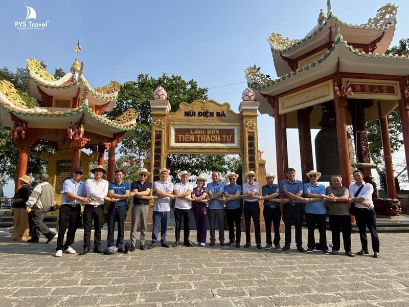 tham quan chùa ở Núi Bà Đen