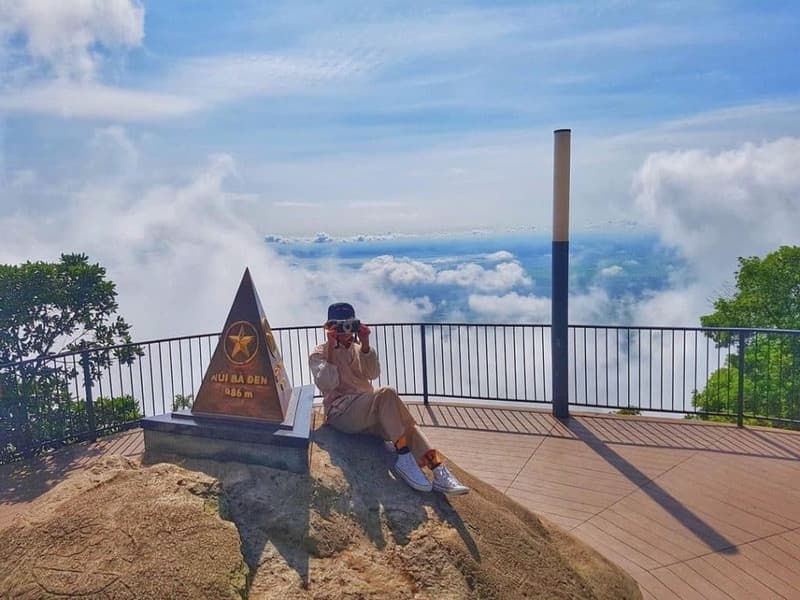 mùa săn mây núi bà đen