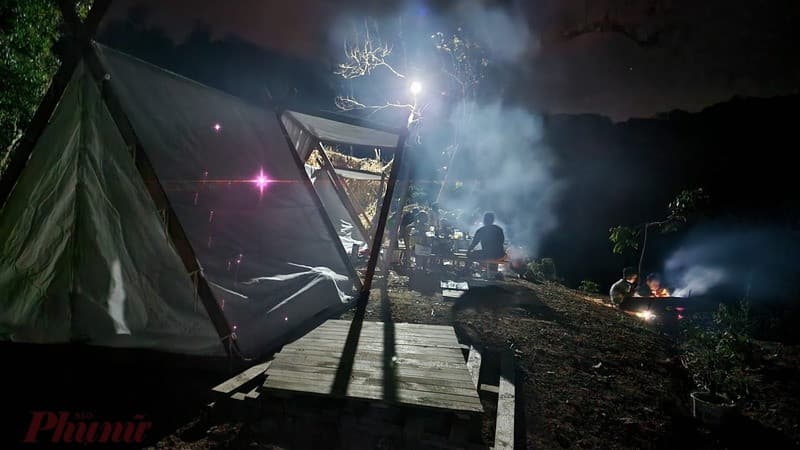 Du khách có thể cắm trại qua đêm ở suối đá