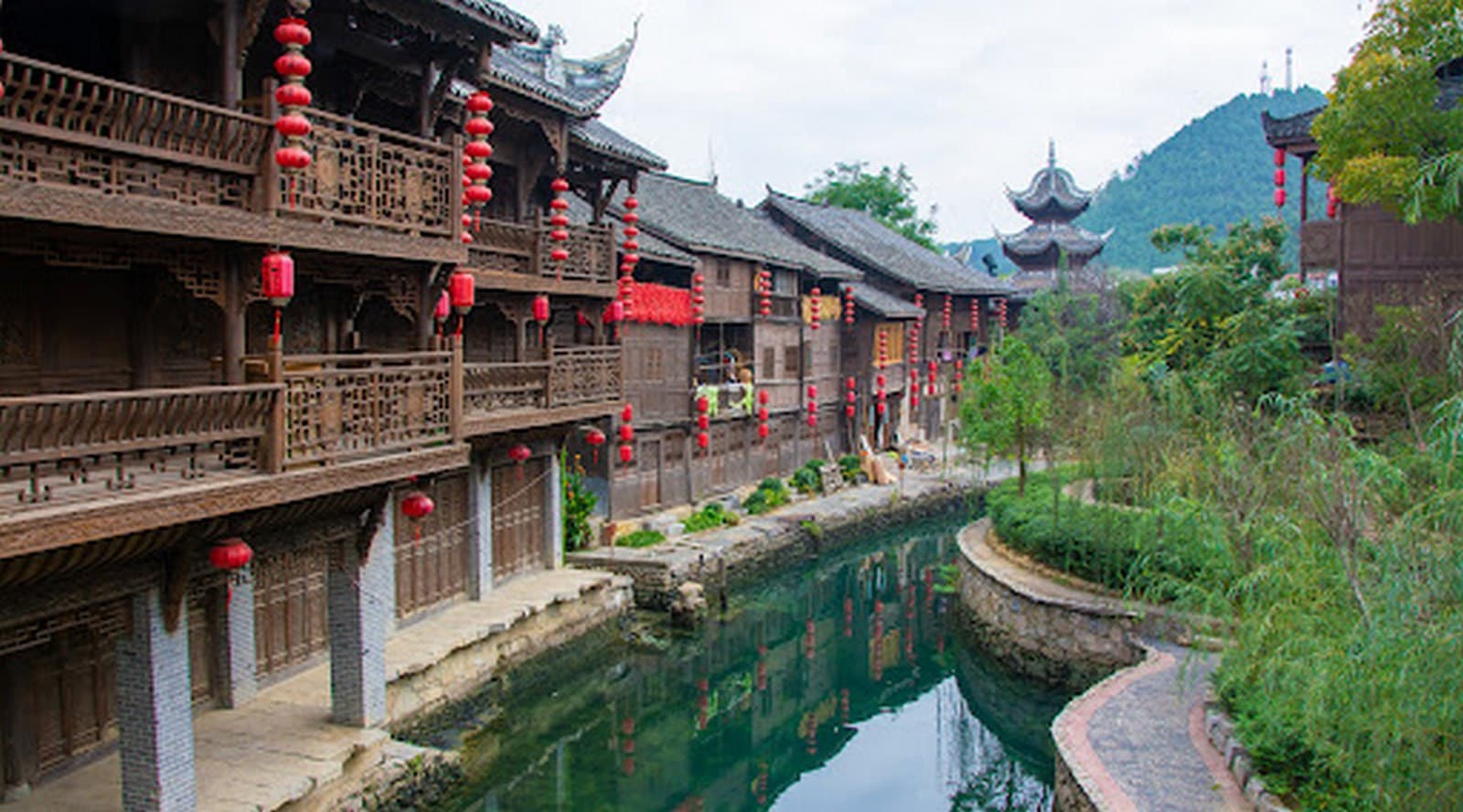 tour hạ tư cổ trấn