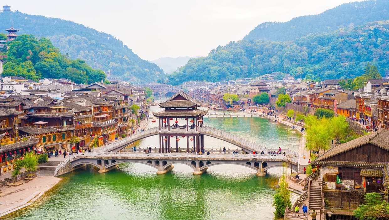 cây cầu tuyết kiều phượng hoàng cổ trấn