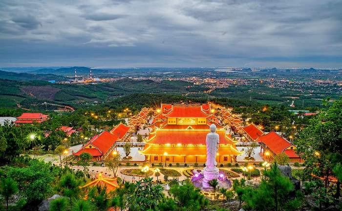 Chùa Ba Vàng, tour du xuân Quảng Ninh