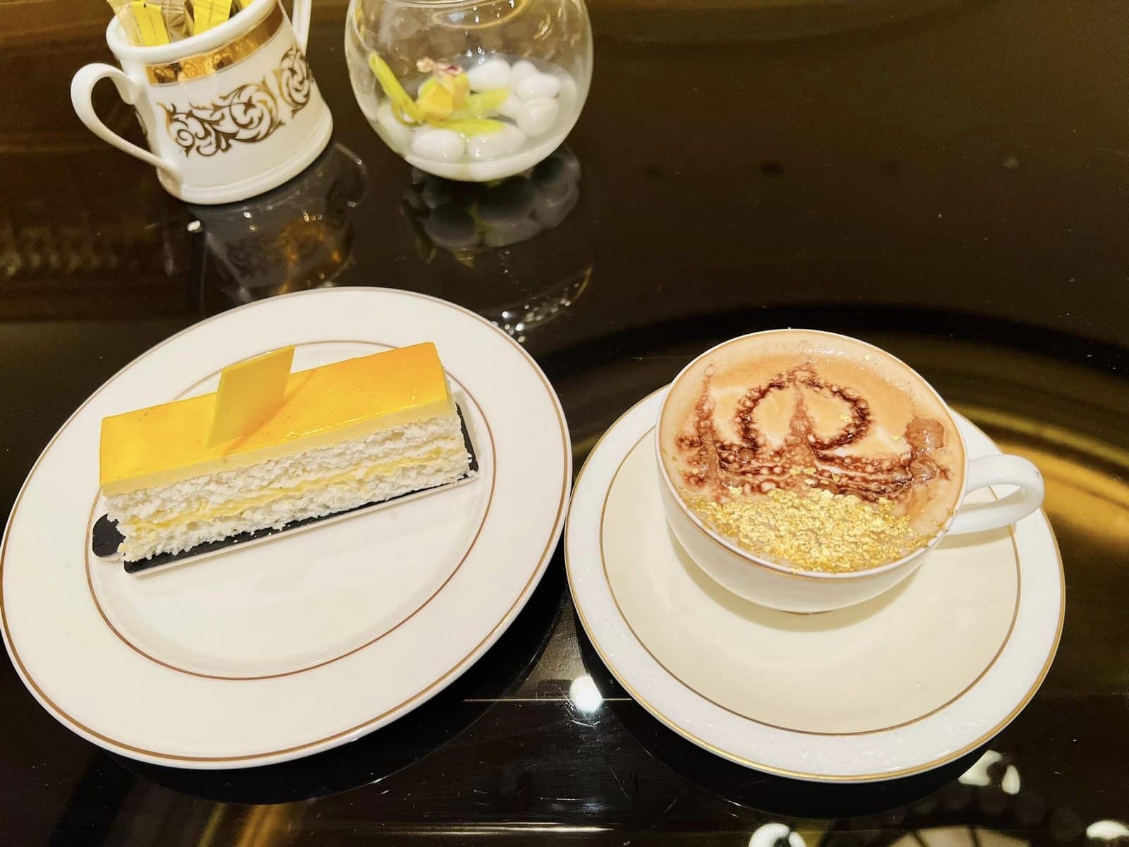 Cà Phê Vàng + Bánh Phủ Vàng