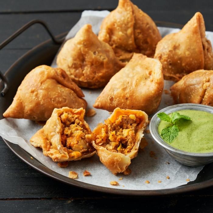 Bánh xếp Samosa có màu vàng óng giòn rụm