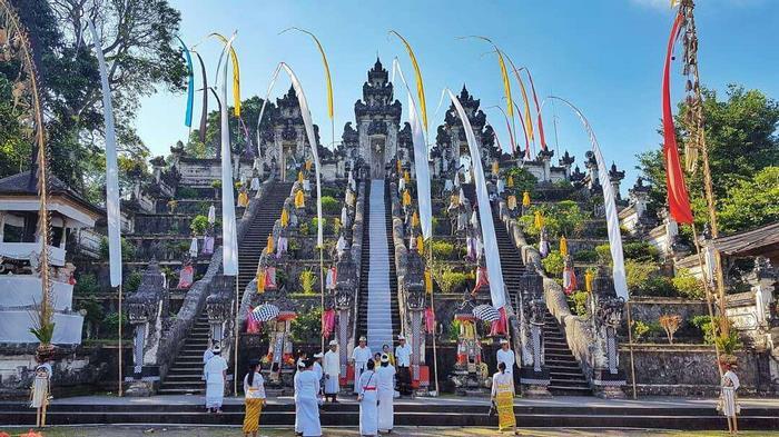 Lễ Piodalan ở cổng trời Bali