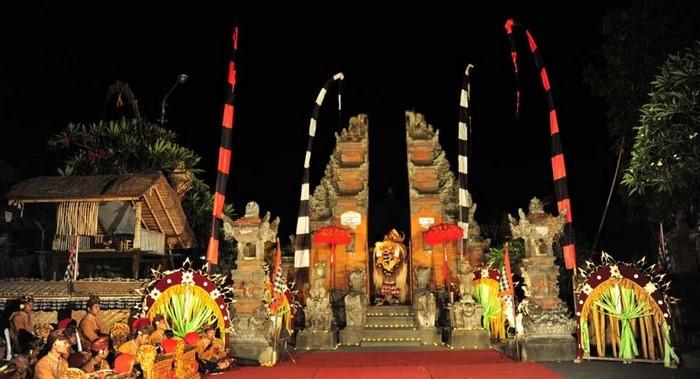 Lễ hội Galungan và Kuningan ở cổng trời Bali