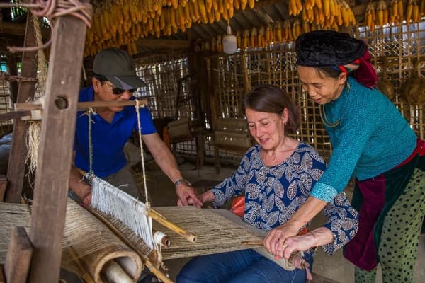 làng dệt thổ cẩm lùng tám