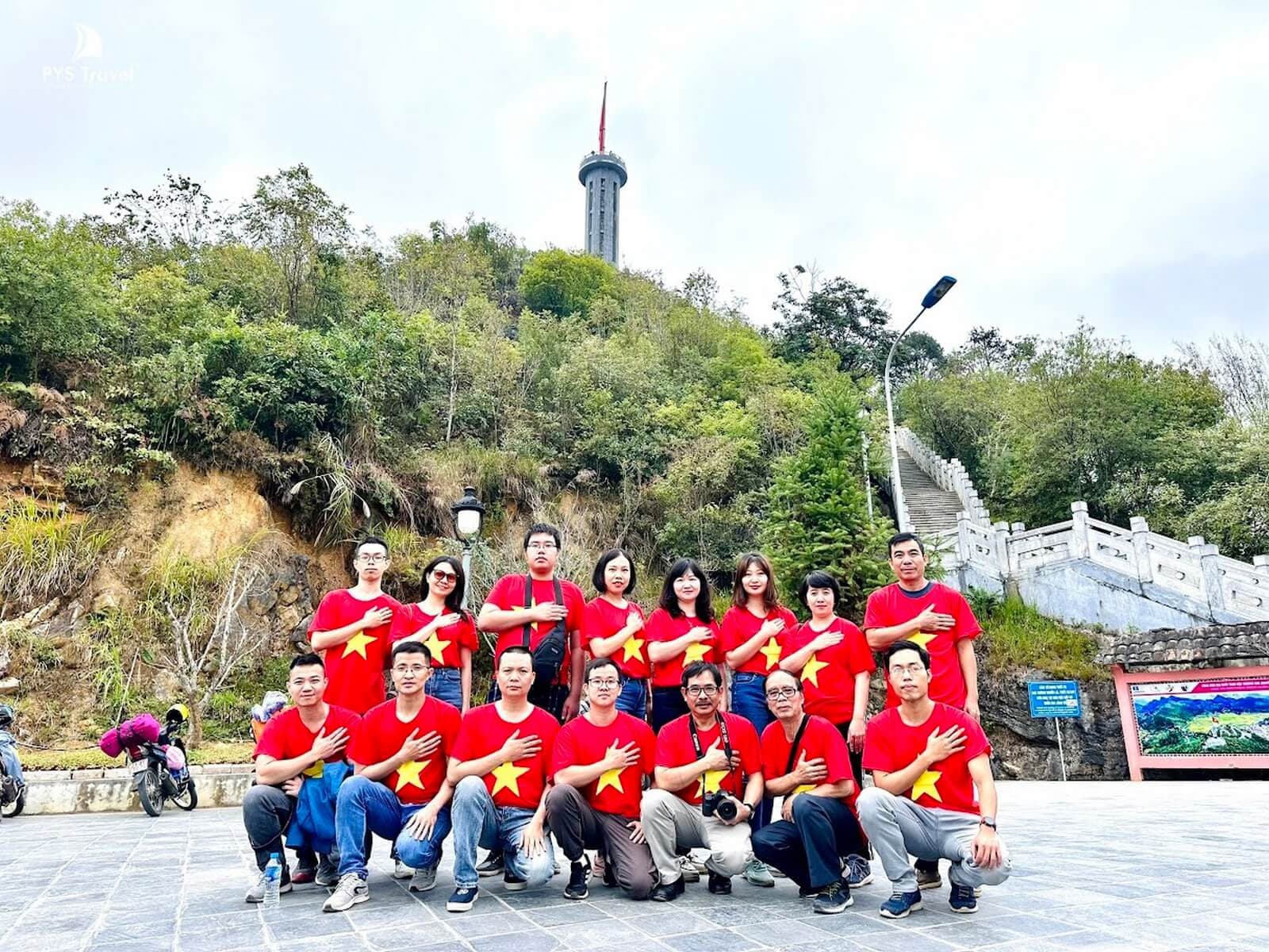 Cột cờ Lũng Cú