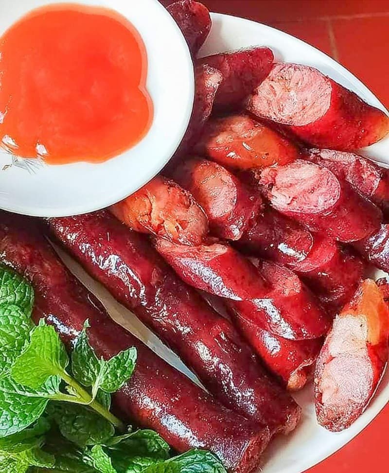 lạp xưởng gác bếp