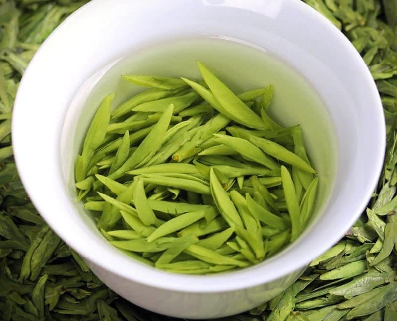 thưởng thức trà Long tỉnh