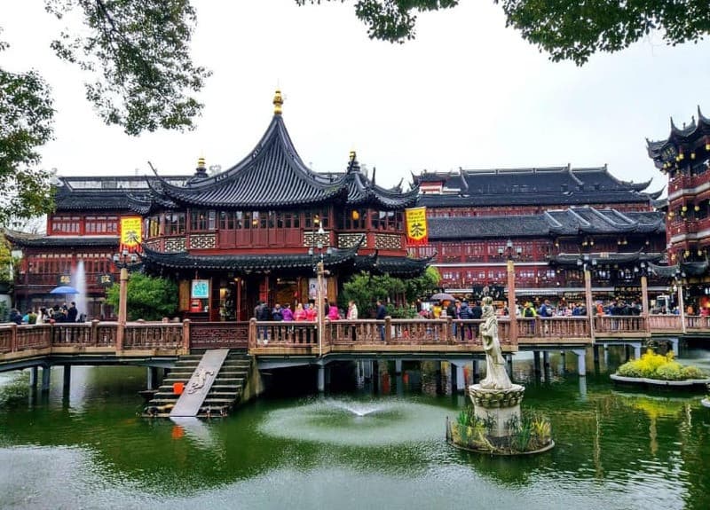 tham quan Miếu Thành Hoàng