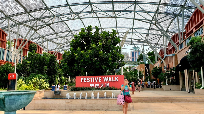 festive walk at resorts - thế giới sentosa