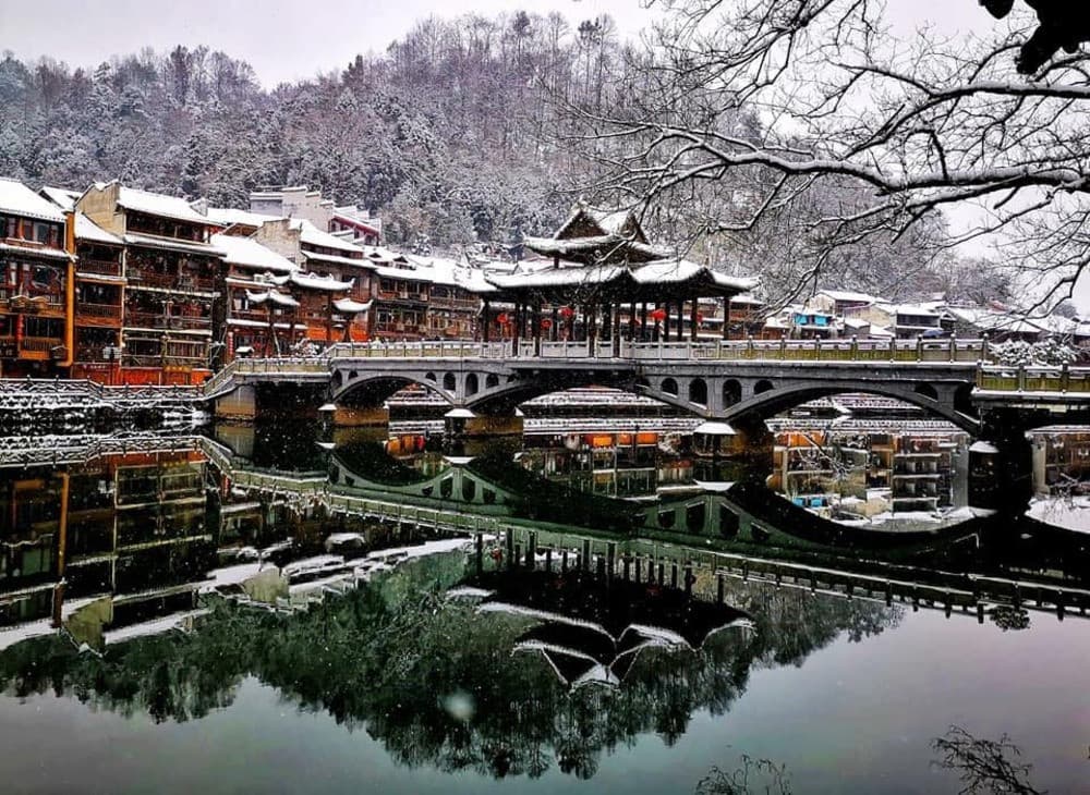 Tuyết phủ lên những mái nhà cổ kính