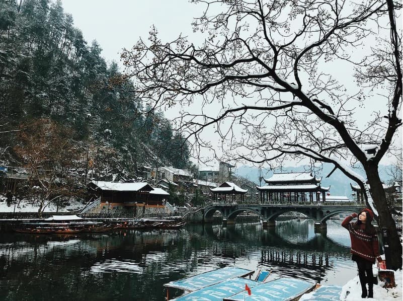 Dòng sông Đà Giang vẫn lặng lẽ chảy quanh trấn cổ