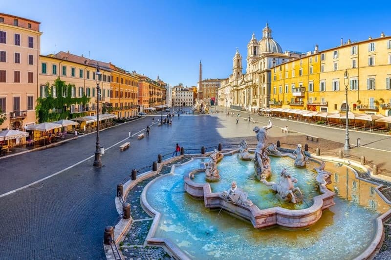 quảng trường và đài phun nước trevi