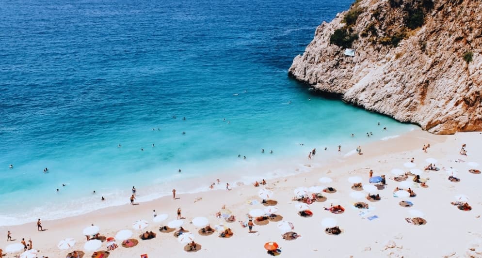 Tắm biển tại Antalya