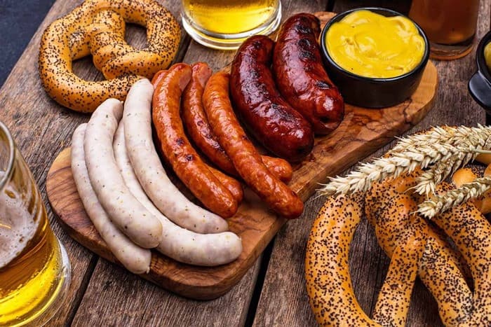 thưởng thức xúc xích trắng nước Đức