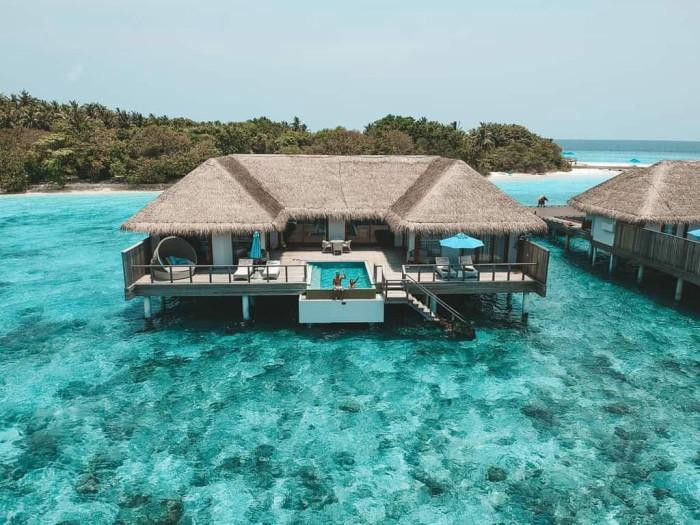 Thưởng ngoạn nước biển Maldives xanh mát