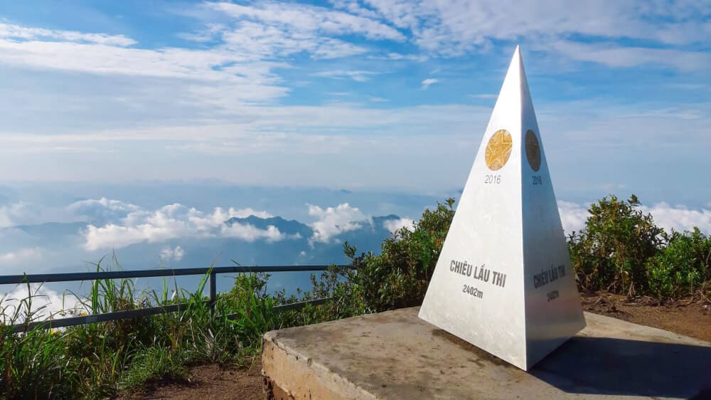 trekking đỉnh núi Chiêu Lầu Thi