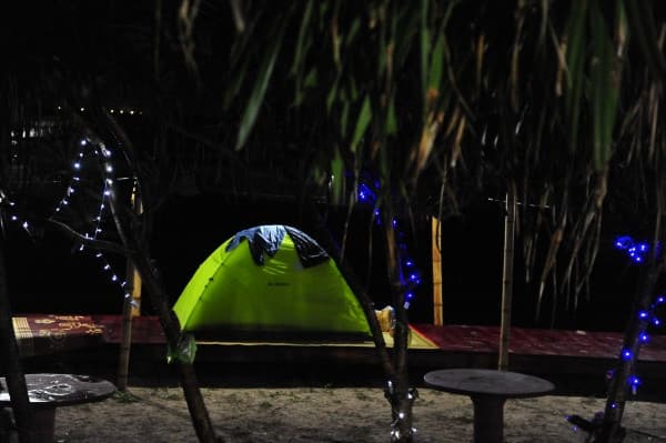 Cắm trại ngủ lều