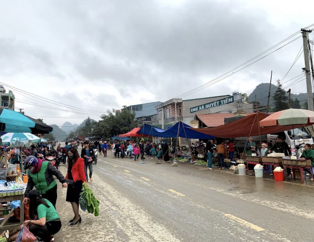 nét đẹp văn hóa vùng cao tại Chợ Quyết Tiến