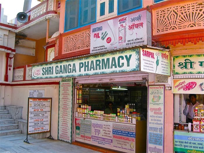 Một cửa hàng bán đồ thảo mộc ayurveda