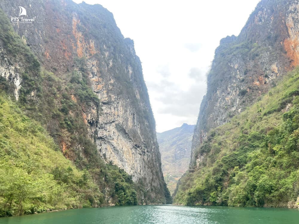 Ngắm nhìn hẻm Tu Sản