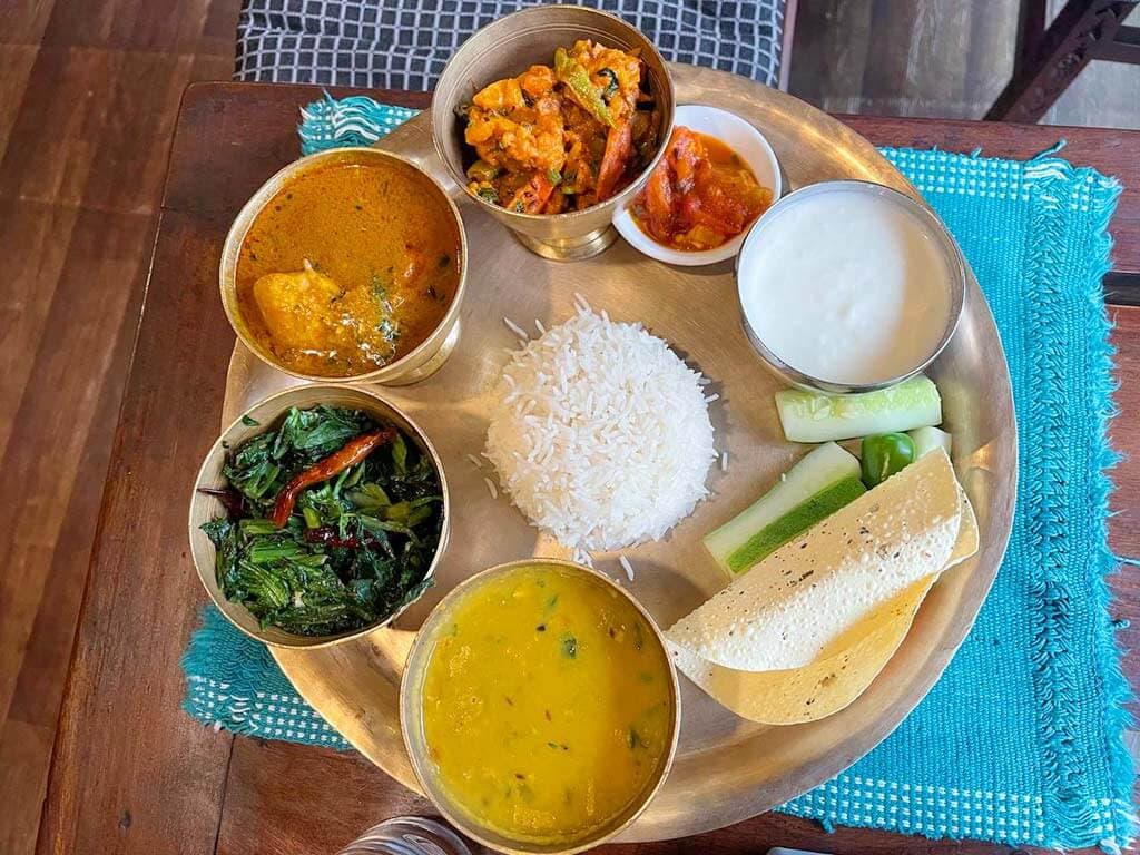món Dal Bhat nepal