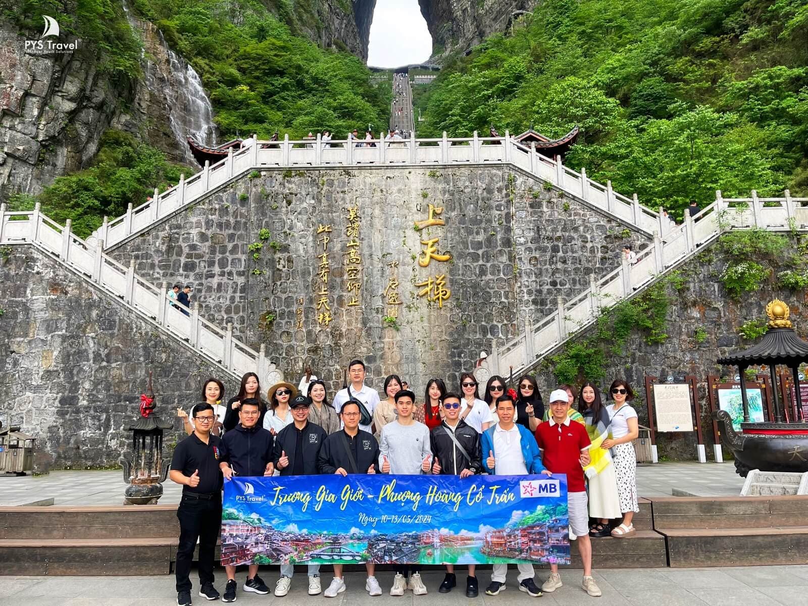 Tour Phượng Hoàng cổ trấn 30/4