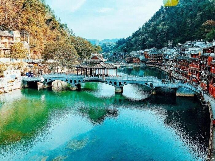 Phong kiều Phượng Hoàng cổ trấn