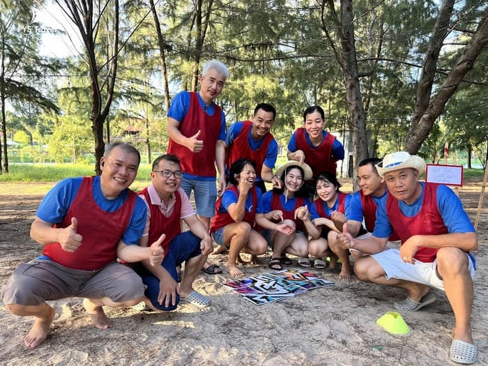 du khách của PYS Travel khi tham gia trò chơi team building